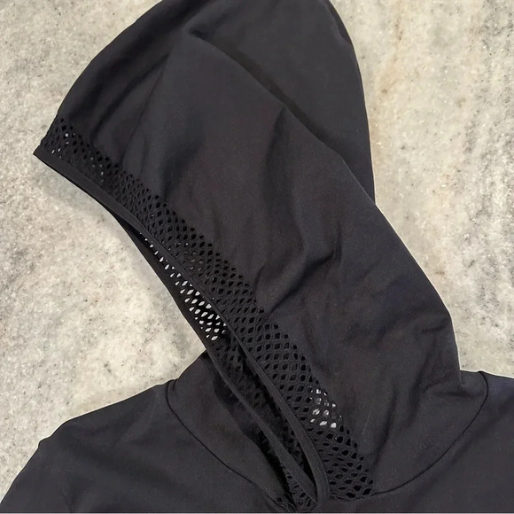 Fabletics Megan Seamless Pullover Black Stretch Hoodie Mesh Hem Cuff
Size Small - Picture 4 of 11